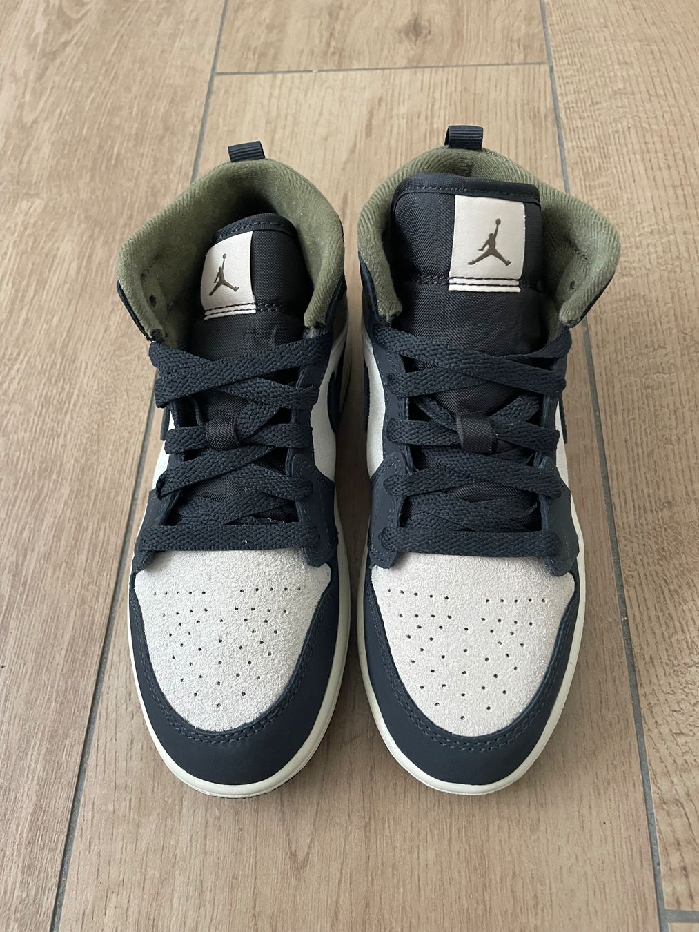 Jordan Scarpe per ragazzi: Nike Jordan 1 Mid Gr. 33 NEU – Nuovo e nell'imballaggio originale da Waltenschwil venduto da hansnine 2