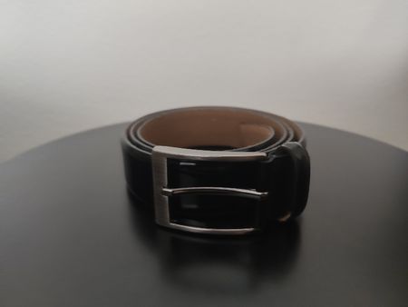 Eleganter Lack Gürtel, schwarz, passt bis 105 kg, wie neu