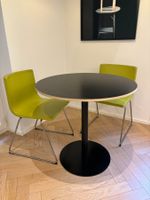 Runder schwarzer Tisch mit Metallfuss, 80 cm