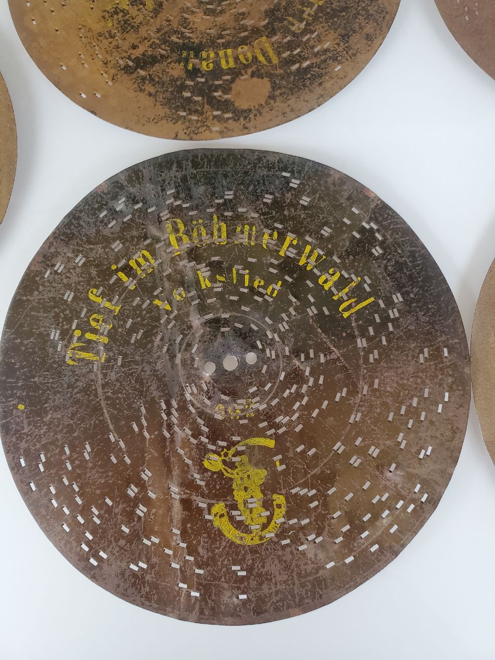 Plateaux: 5 antike Lochplatten – D'occasion à Frauenfeld par BeneFull 2