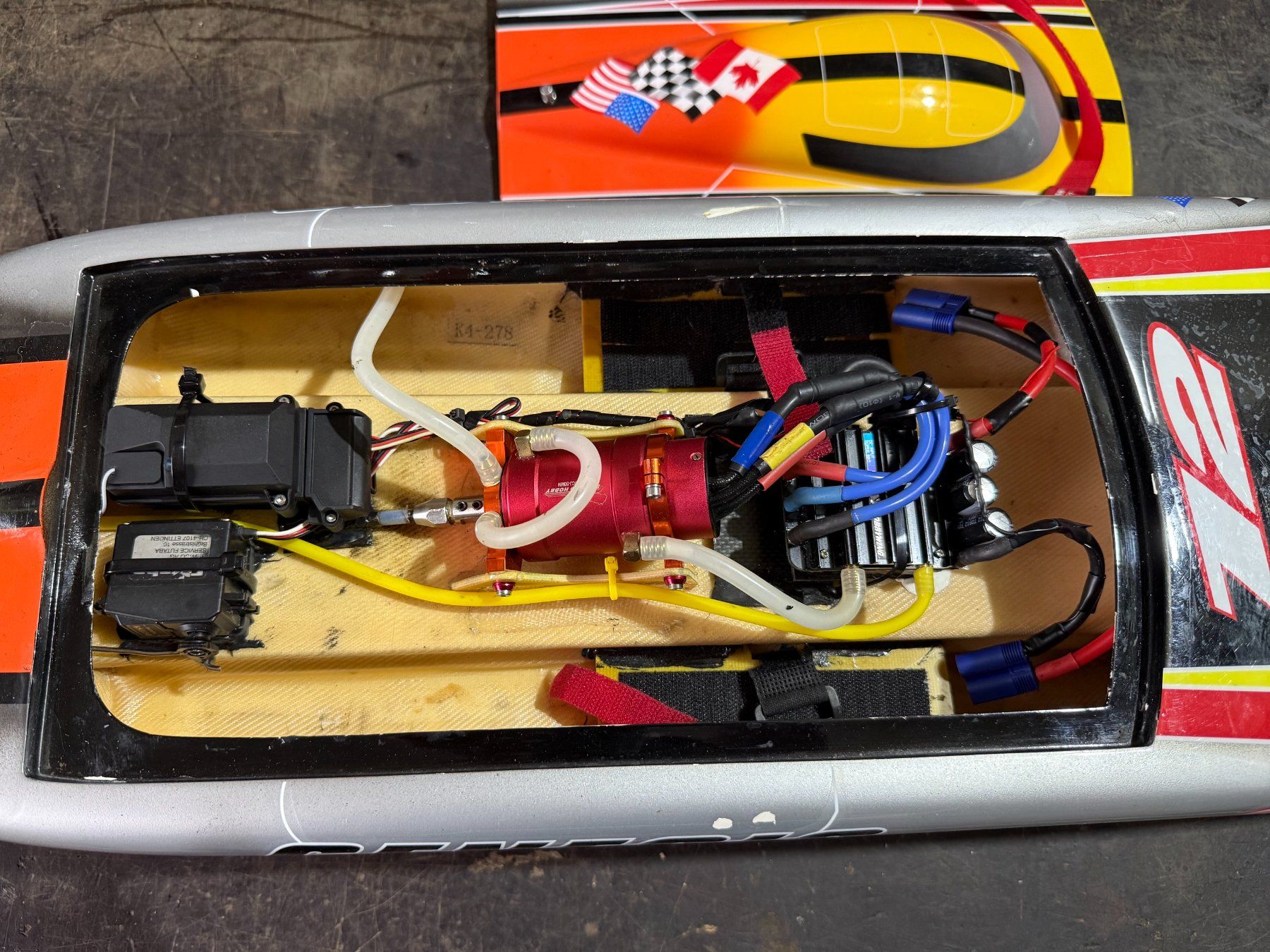 Modellismo RC: TFL Genesis RTR, télécommande + batteries, prêt à naviguer – Usato da St-Légier-Chiésaz venduto da murfus 4