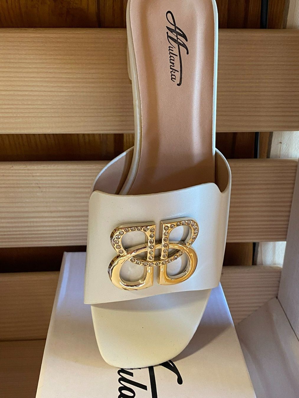 Scarpe da donna: Damen Sandalen, Weiss-Gold – Nuovo e nell'imballaggio originale da Meienried venduto da ManuelaBoutique 1