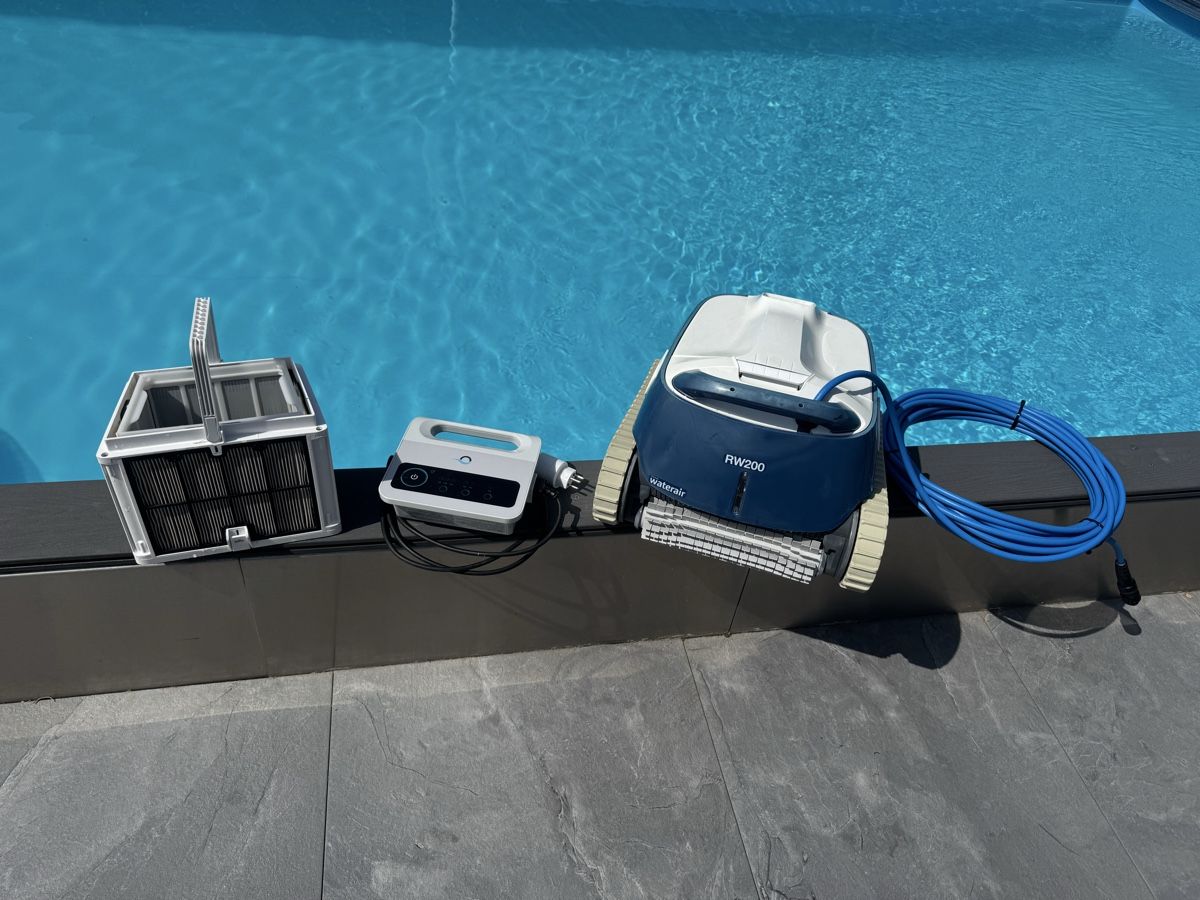 Dolphin Accessori per Piscine: Maytronics Dolphin RW 200 Pool-Reinigungsroboter – Usato da Horriwil venduto da kreidlerkari 2