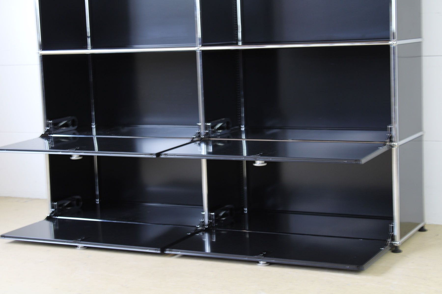 USM Cassettiere: USM Sidebaord Graphitschwarz, Lieferung & Umbau möglich – Usato da Meinisberg venduto da atelier_TILIJA 4