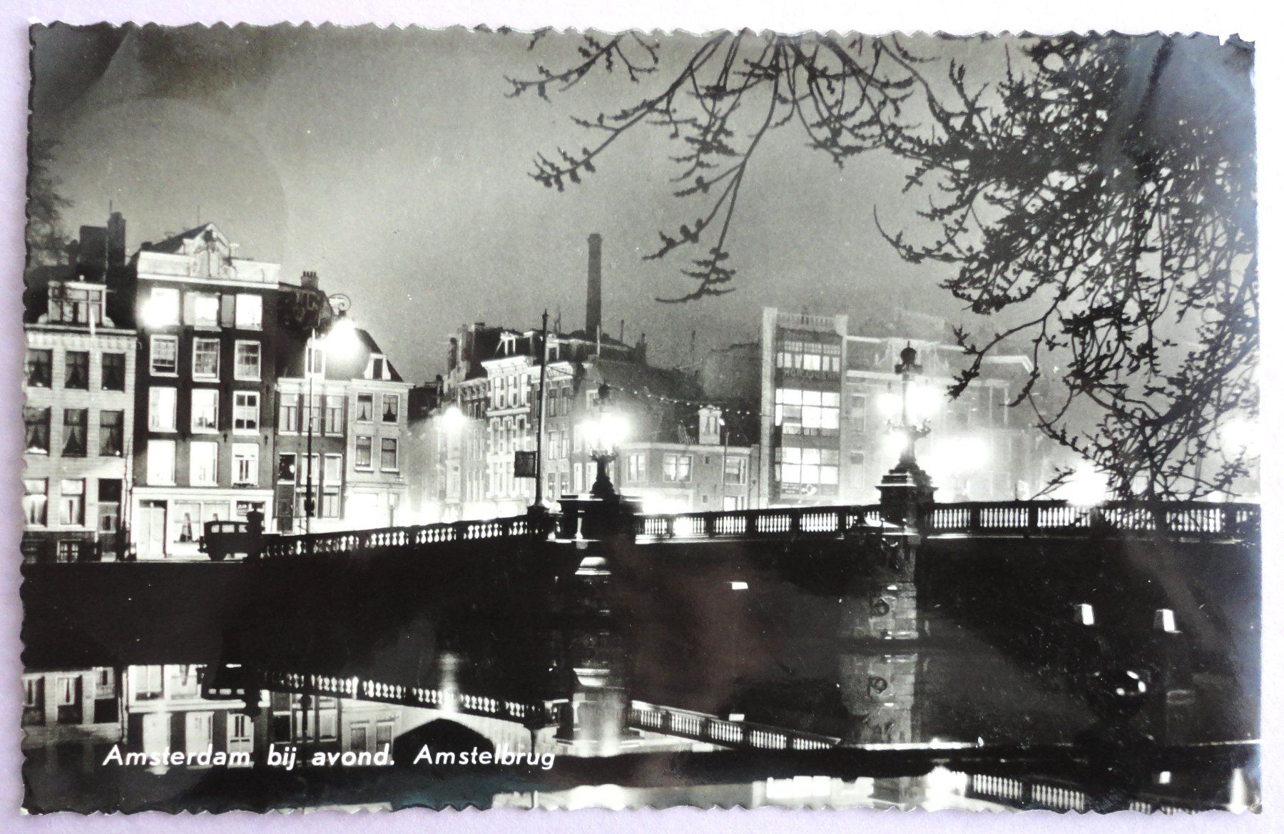 Cartes postales: Amsterdam bij avond. Amstelbrug – Défectueux à Fétigny par Billy2miny