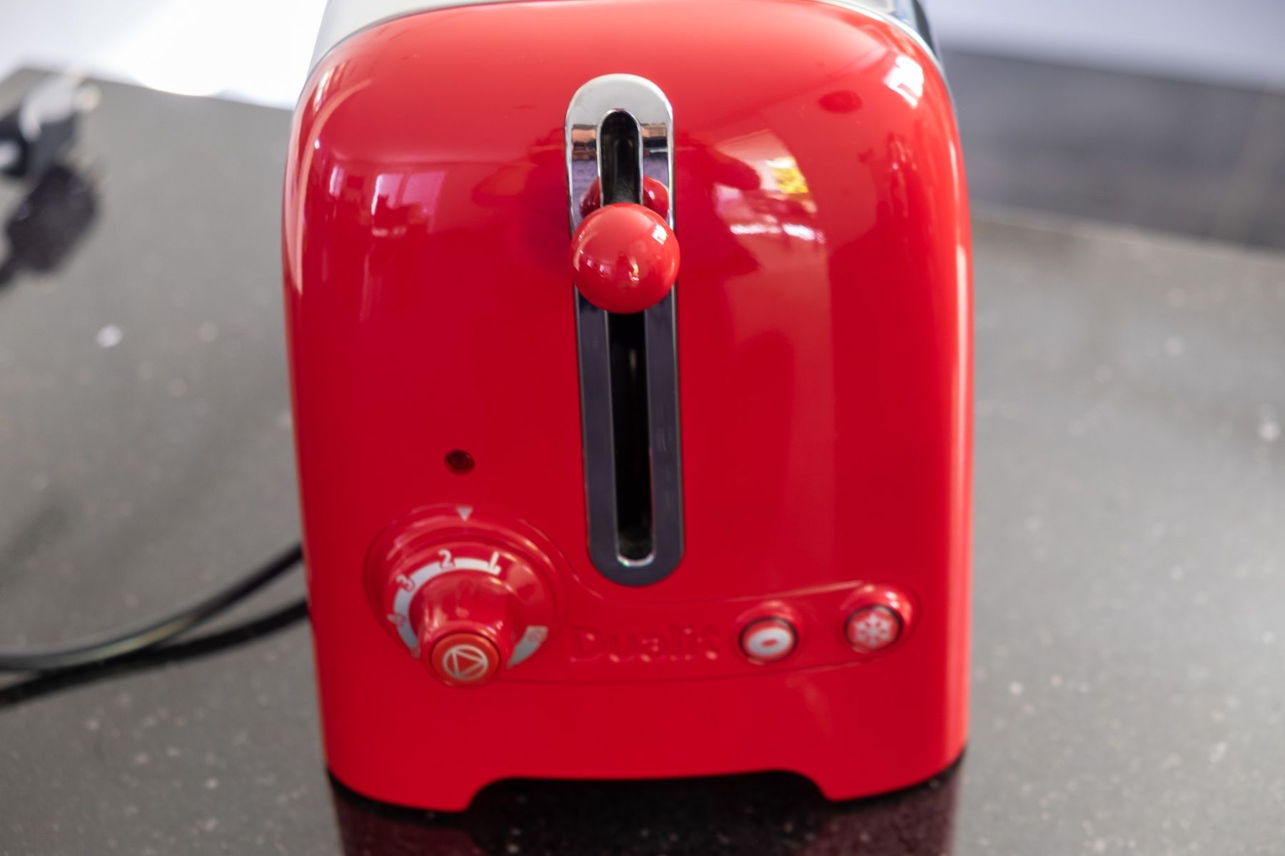 Elettrodomestici da cucina: Dualit Toaster Lite 2 Scheiben Gloss glänzend rot – Usato da Berneck venduto da Tschikka 3