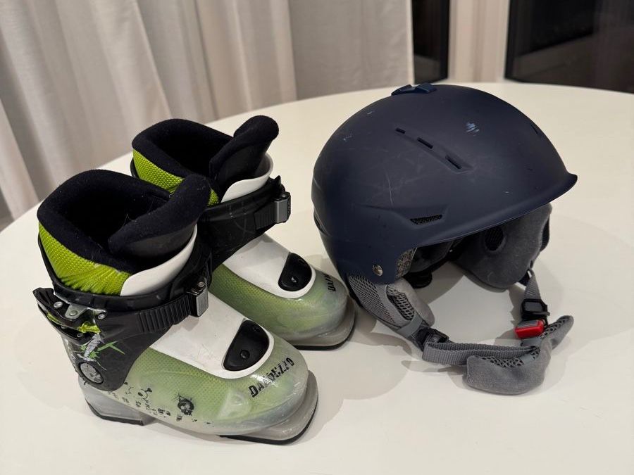 Scarpe da uomo: Skischuhe und Helm – Usato da Zürich venduto da car_zzr5