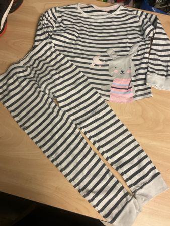 Gestreifter Mädchen Pyjama mit Hasen-Motiv, Gr. 122/128