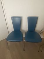 6 farbige Lederstühle