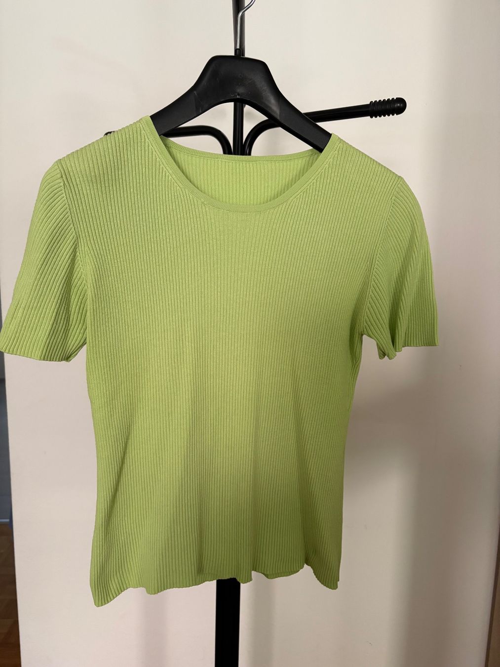 Lotti di vestiti: Jacke und T-Shirt – Usato da Zürich venduto da luc_2t2q 4
