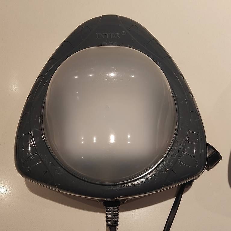 Intex Piscine: Intex Magnetische LED-Poolbeleuchtung  230V – Usato da Breitenbach venduto da Frado