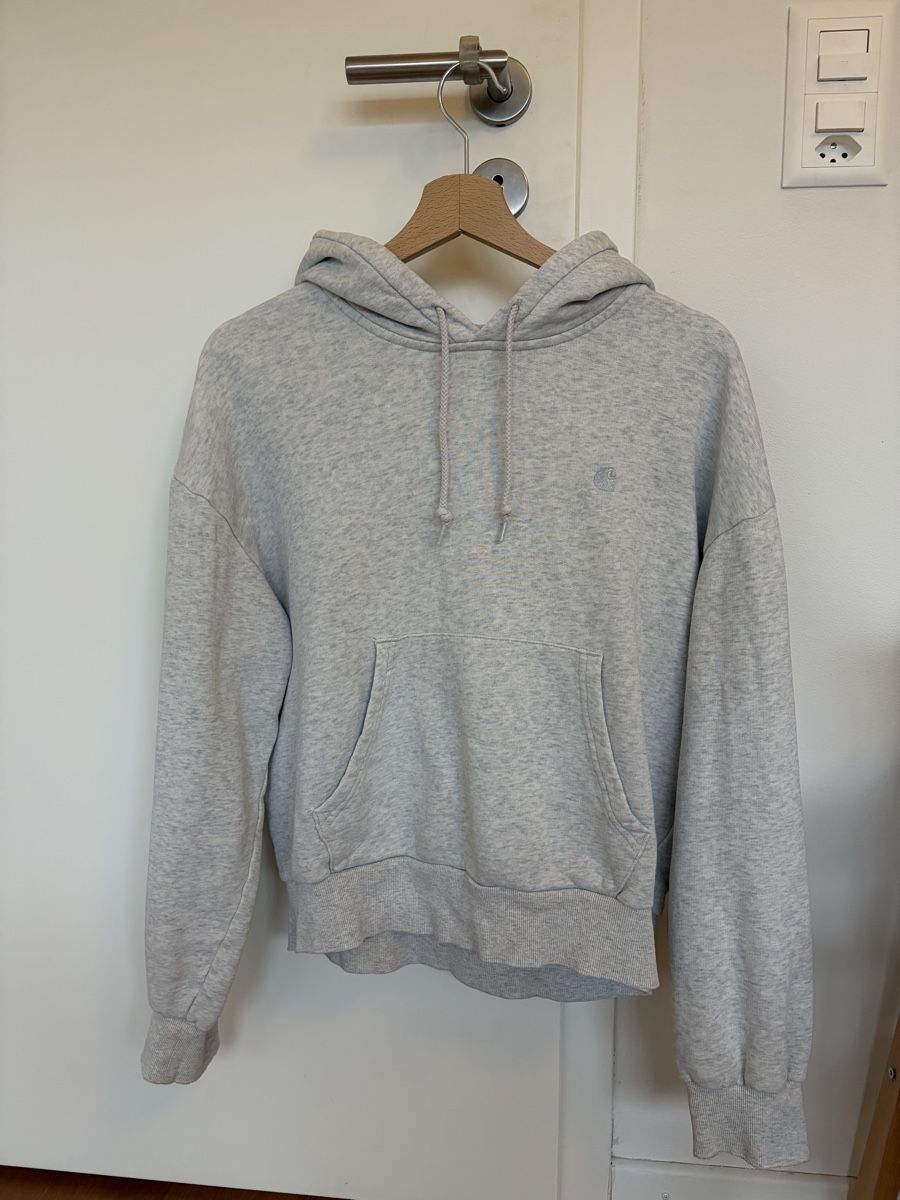 Pullover & Sweatshirts: Hellgrauer Carhartt-Kapuzenpullover – Gebraucht aus Birmensdorf ZH von dus_zt96