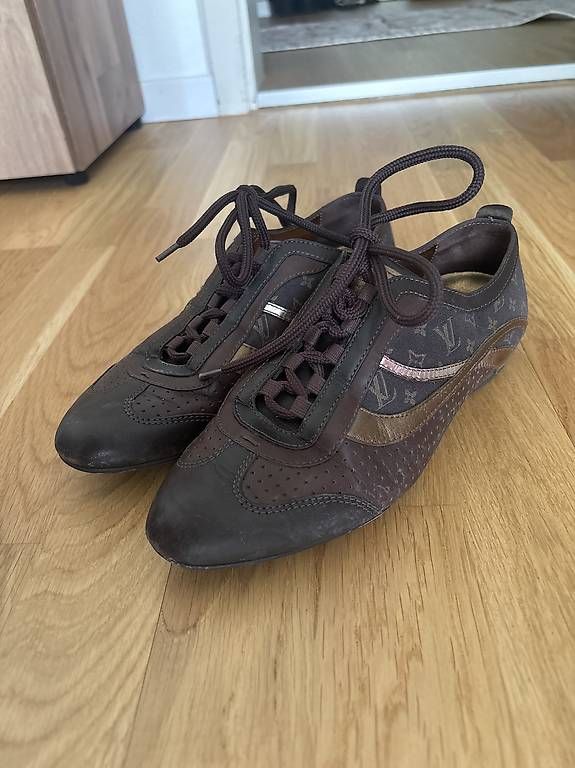 Scarpe da donna: Louis Vuitton Sneakers Gr 37 – Usato da Zürich venduto da Brooke