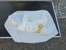 Relief Engel mit Goldband Weiss/Gold 