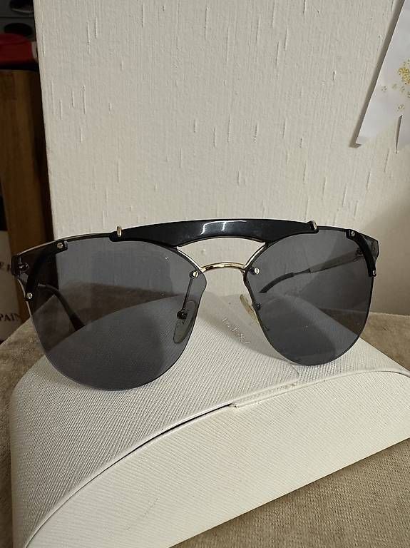 Prada Occhiali & Lenti: Prada Sonnen Brille – Nuovo (secondo la descrizione) da St.Gallen venduto da tij_hm7n