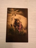 Carte postale ancienne – Jeune fille et cheval blanc – color