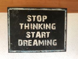 Déco vintage : Panneau "Stop Thinking, Start Dreaming" !