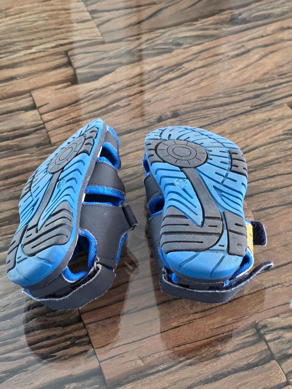 Dosenbach Scarpe per ragazzi: Pikachu Sommerschuhe Klett Gr.29 – Usato da Birr venduto da V-K 3