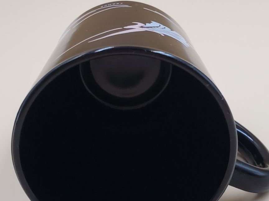 Tassen: Tasse noire vintage à fleurs Arcoroc – Gebraucht aus Rennaz von La_malle_du_dauphin 4
