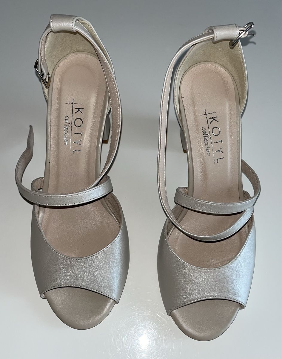 Scarpe da donna: Sandali eleganti Kotyl – Nuovo e nell'imballaggio originale da Cama venduto da lar_2rh9 1