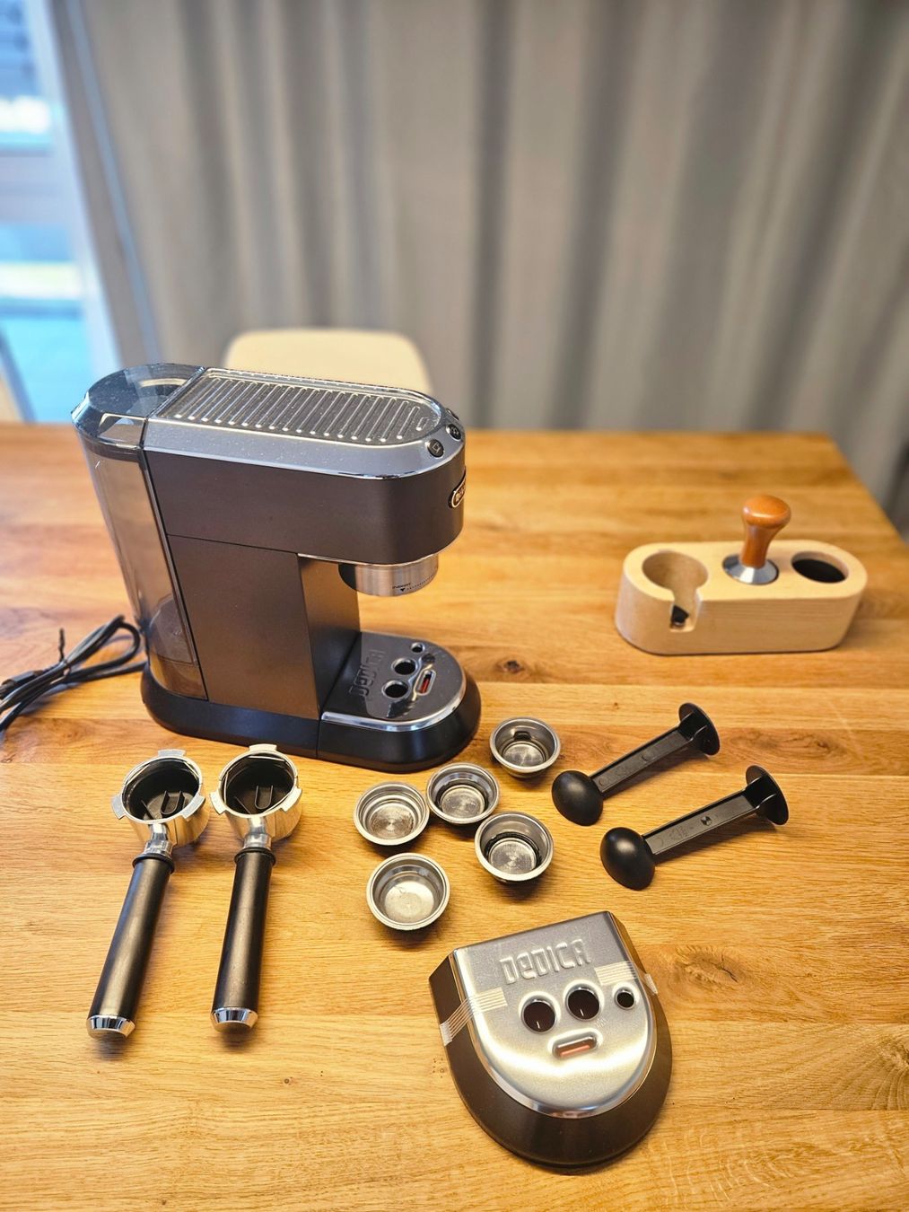 De'Longhi Macchine per caffè & Macchine per espresso: Delonghi Dedica Siebträgermaschine – Usato da Münchenbuchsee venduto da Moribus 1