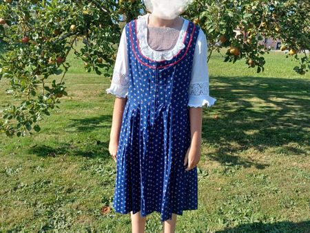Tracht/Dirndl/Folkloren Rock mit Bluse+Schulter-Schal