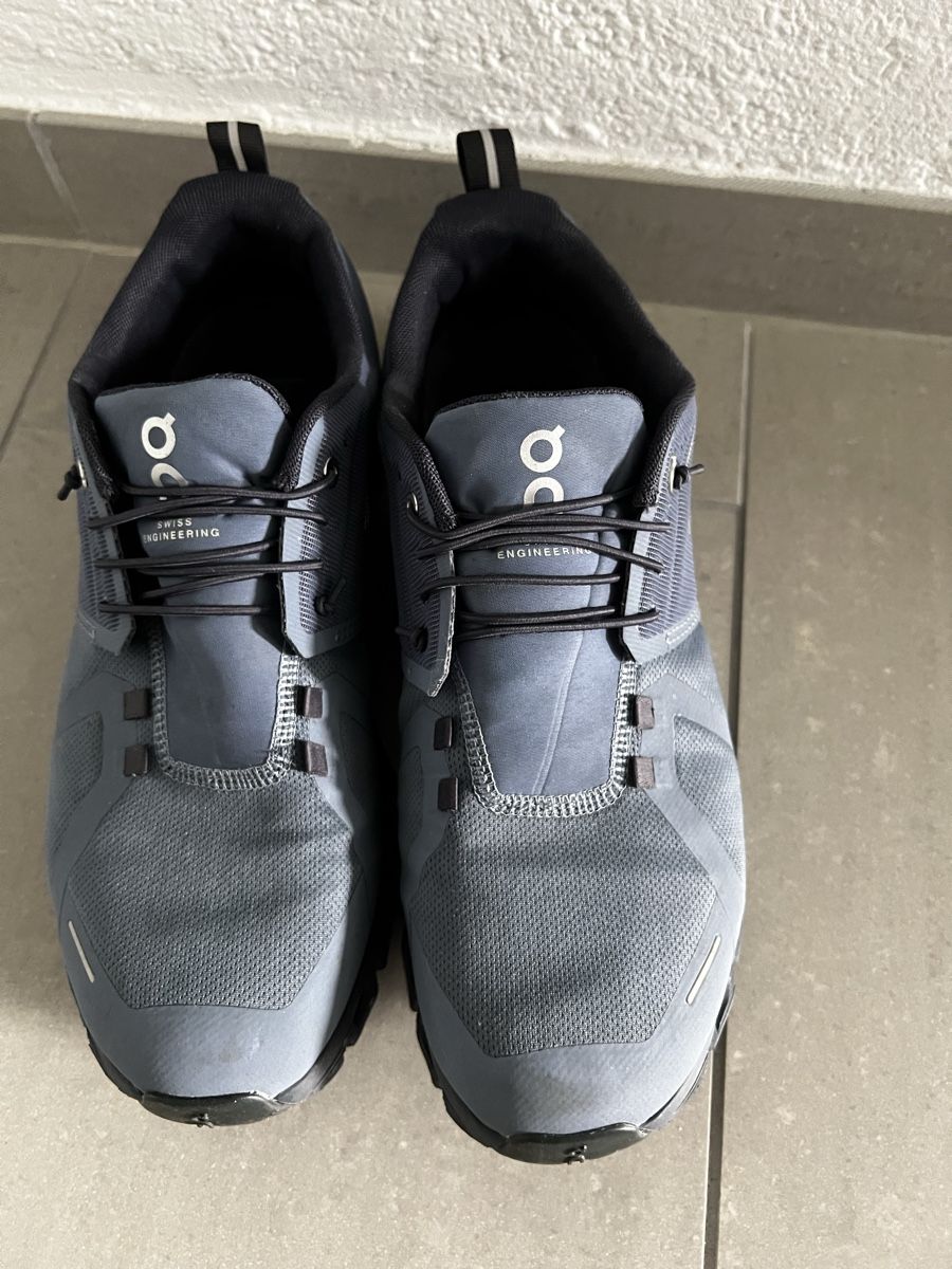 On Scarpe da uomo: On Cloud Waterproof Herren Laufschuhe hellblau ,grösse 43 – Usato da St.Gallen venduto da auditdi 1