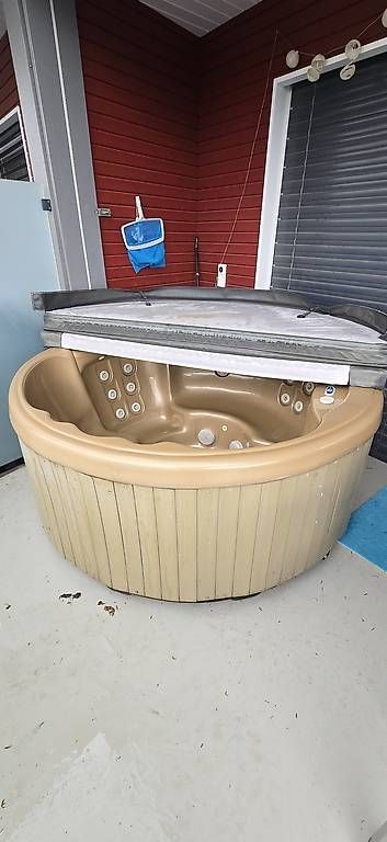 Whirlpool: Whripool 5 Personen – Usato da Altstätten SG venduto da nan_rx5t 3