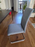 4 elegante Freischwinger-Esszimmerstühle in Grau
