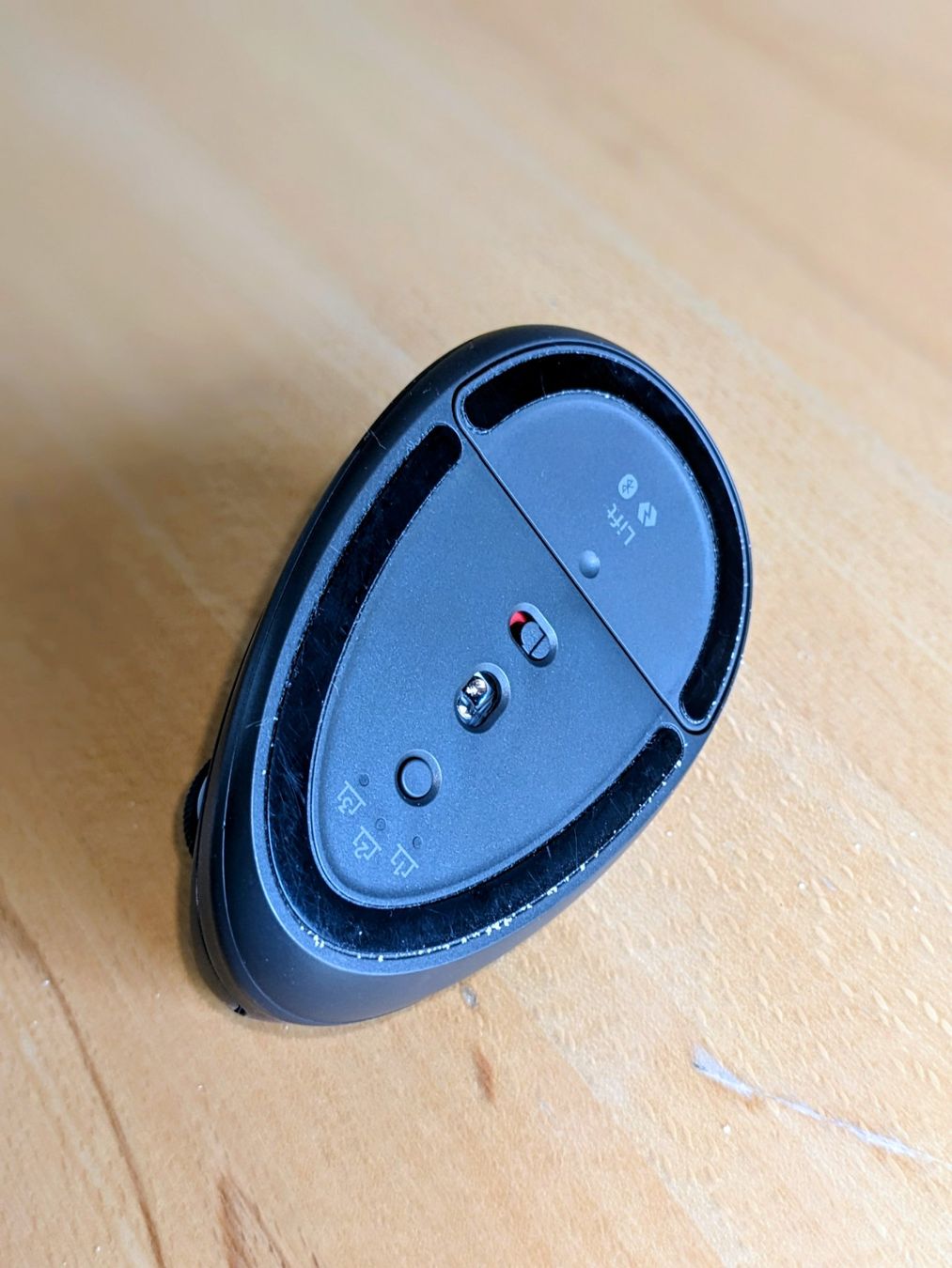 Logitech Maus: Logitech Ergonomische Maus Lift Graphite LINKS – Gebraucht aus Ruswil von while 1