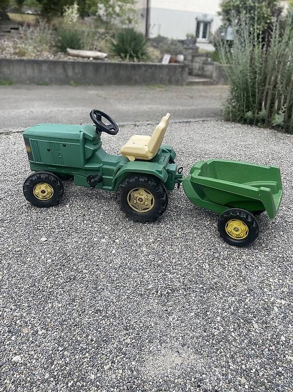 Veicoli per bambini: Kindertraktor mit Anhänger – Usato da Ipsach venduto da Cynicat