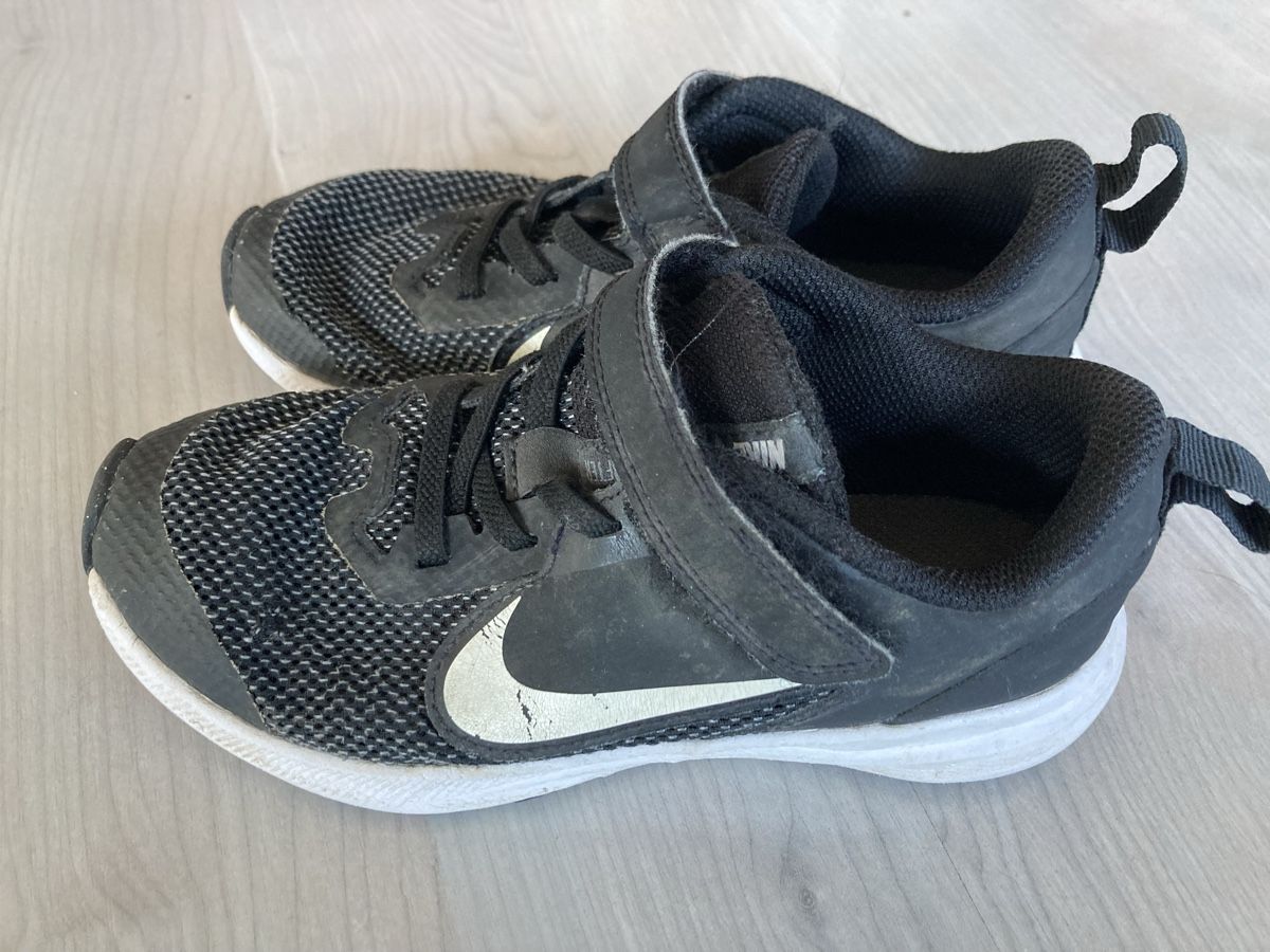 Nike Scarpe da uomo: Tunschuhe Nike 30 – Usato da Amden venduto da Karplusan 2