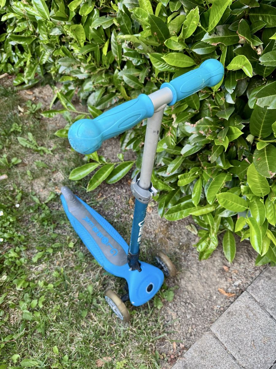 Globber Kickboard: Blue 3-Wheel Globber Scooter with Light-Up Wheels – Usato da Bülach venduto da dan_7scp 3