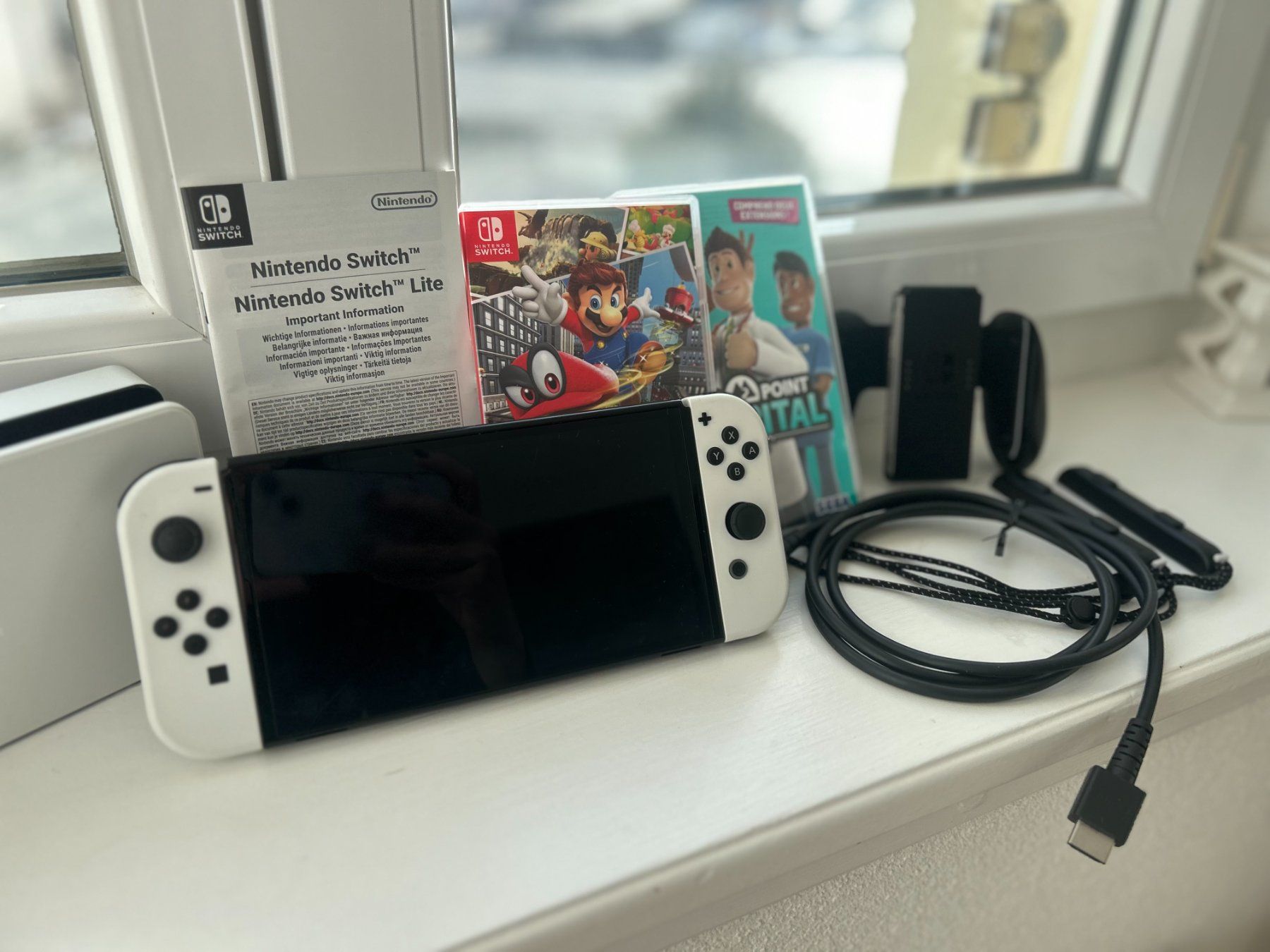 Nintendo Console: Nintendo Switch OLED blanche + 2 jeux, comme neuf! – Usato da Fleurier venduto da sar_rf88 1