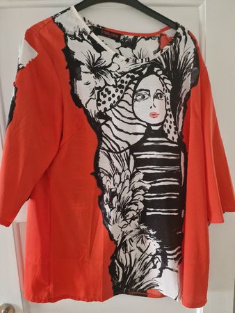 Blusenshirt XL wunderschön Polyester und etwas Seide.