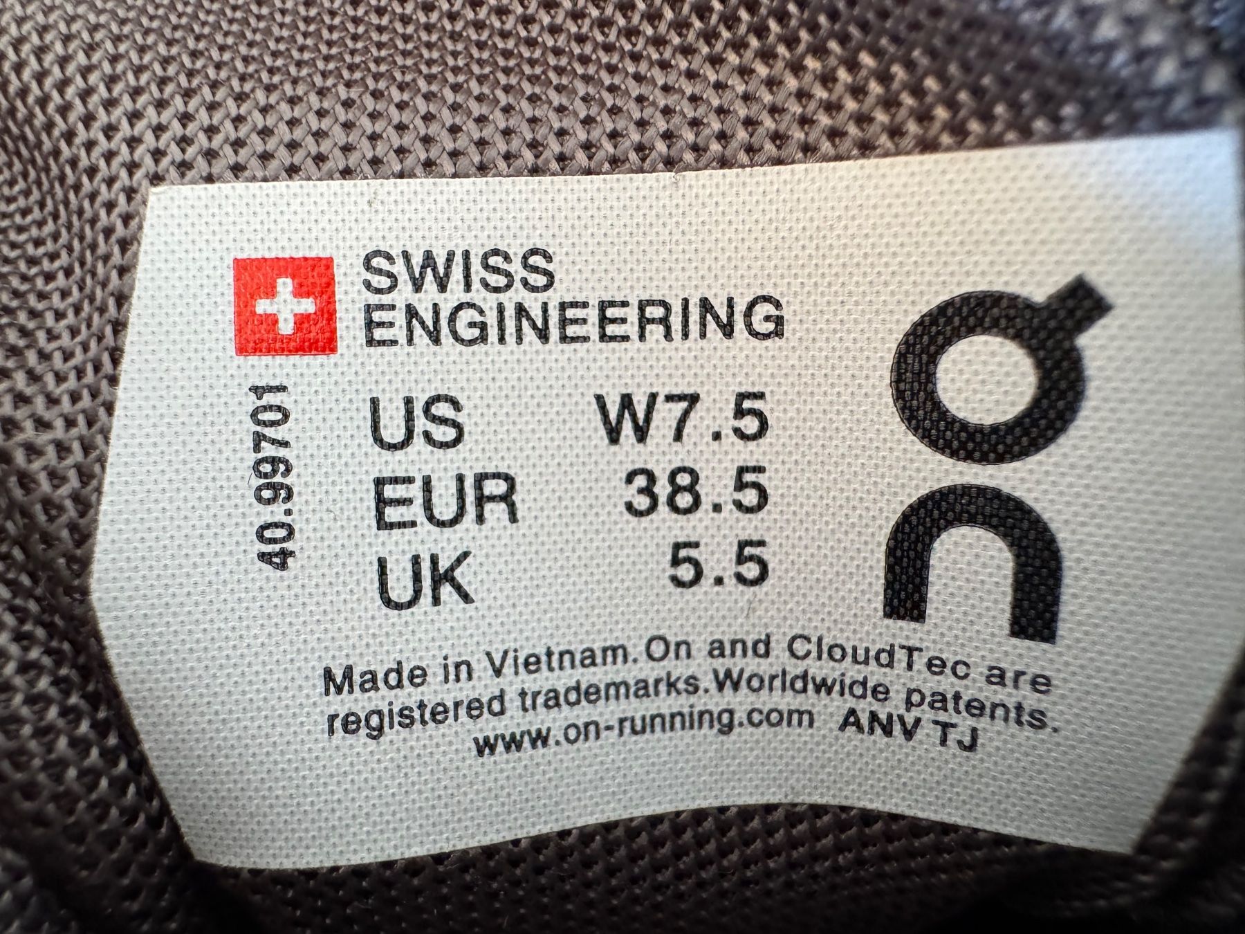 On Scarpe da donna: On Schuhe neu Gr 38.5 – Nuovo (secondo la descrizione) da frauenfeld venduto da tia01 5
