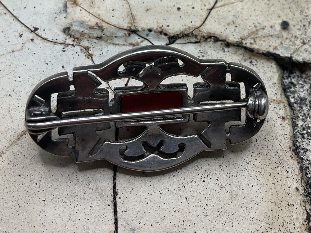 Spille & Fermagli: Art Deco Brosche mit Koralle und Markasiten – Usato da Luzern venduto da S.Kern01 1