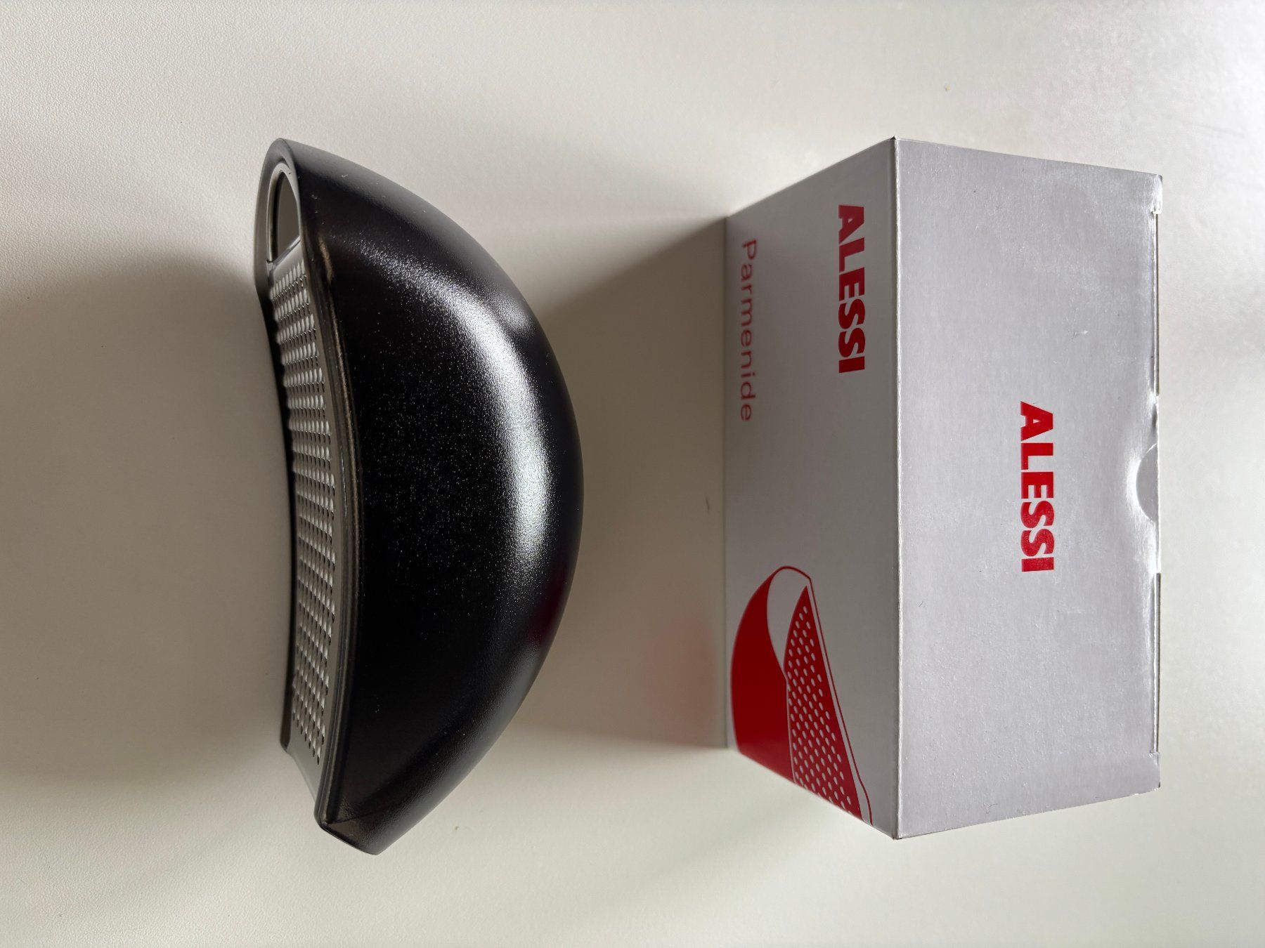 Alessi Contenitori & Simili: Alessi – Parmenide - Râpe à fromage avec récipient – Nuovo e nell'imballaggio originale da Grand-Lancy venduto da alf_8dk7 2