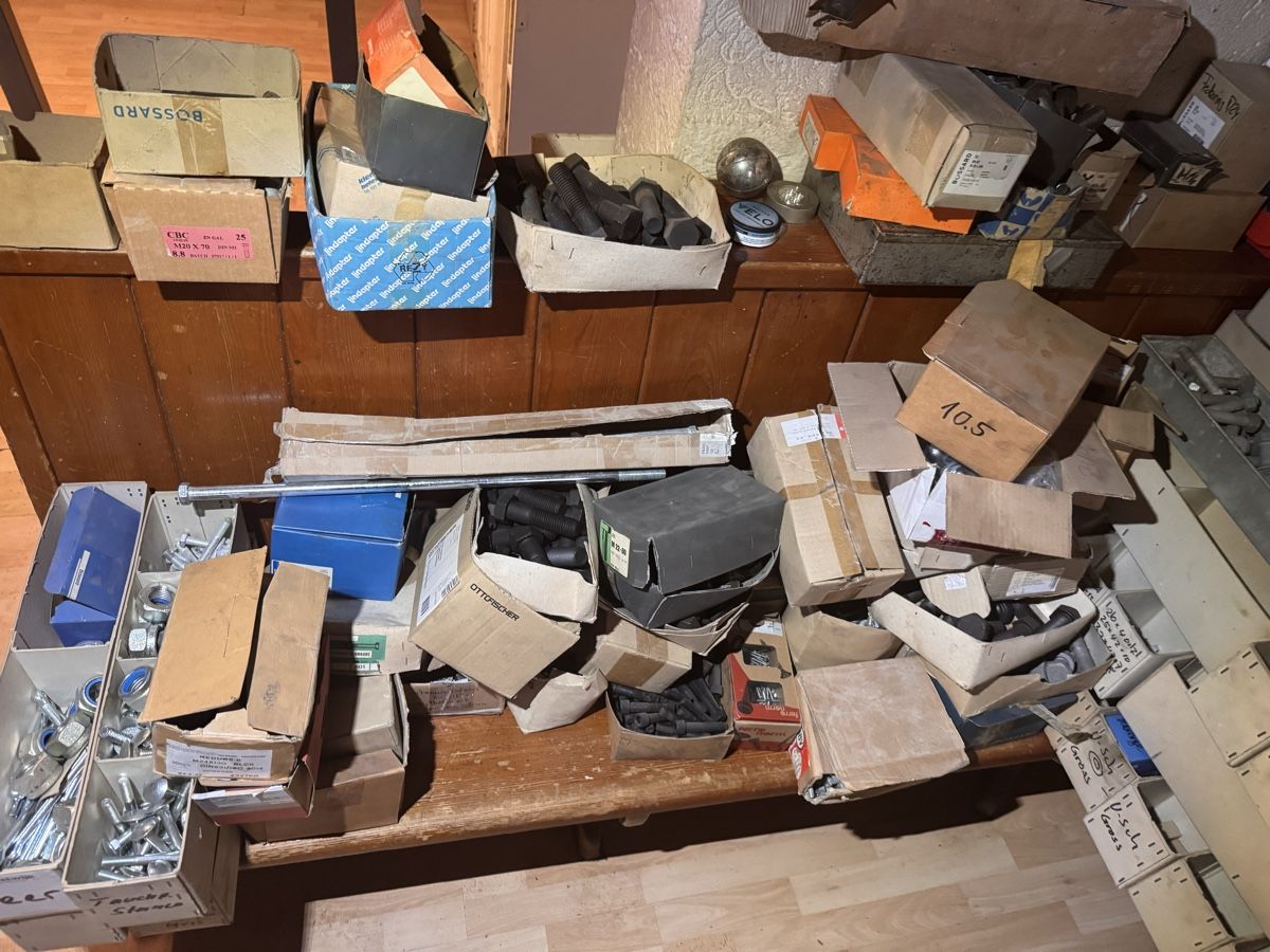 Tutti gli attrezzi: Grosser Posten Schrauben, Muttern und Befestigungsmaterial – Nuovo (secondo la descrizione) da Oberhofen AG venduto da valo-ha 3