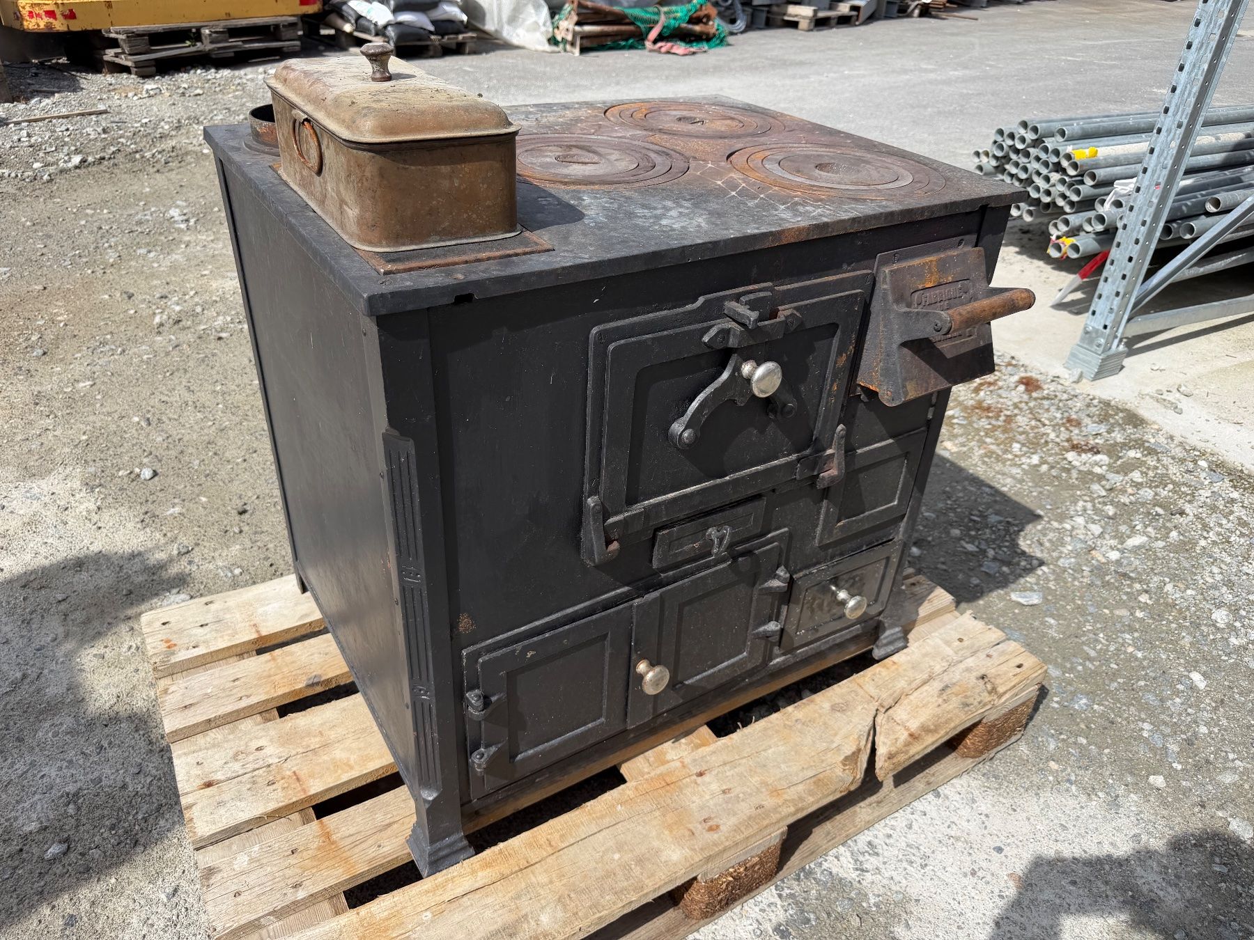 Cucine: Antiker Holzherd – Usato da Bettmeralp venduto da Minmar1