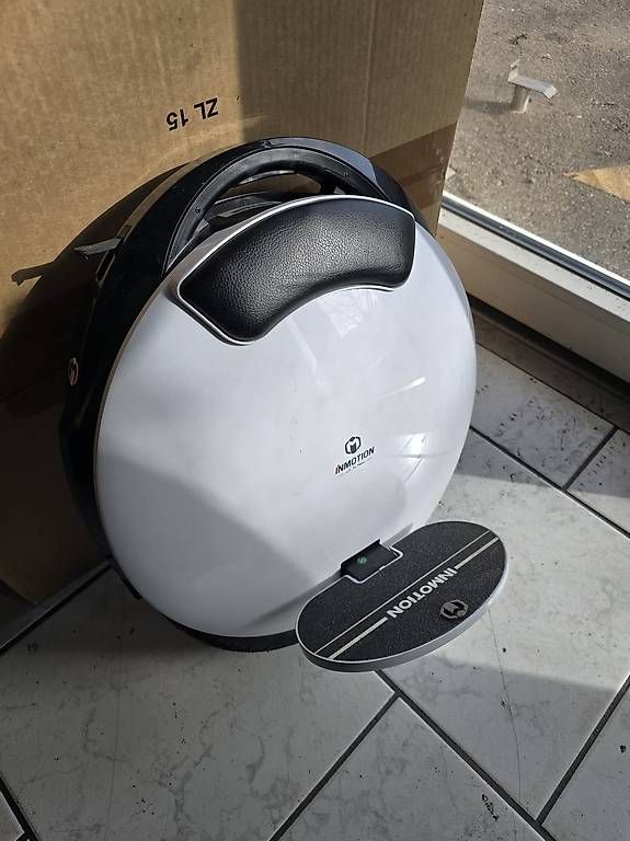 Hoverboard: Monoroue gyrocyle Inmotion – Usato da Hauterive NE venduto da unimercure