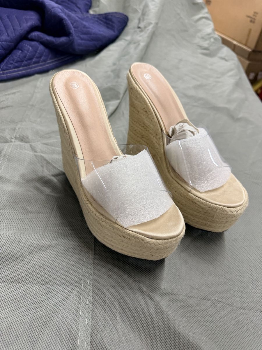 Damenschuhe: Wedges mit Kordeldesign – Neu und originalverpackt aus AARBURG von cheapstuff