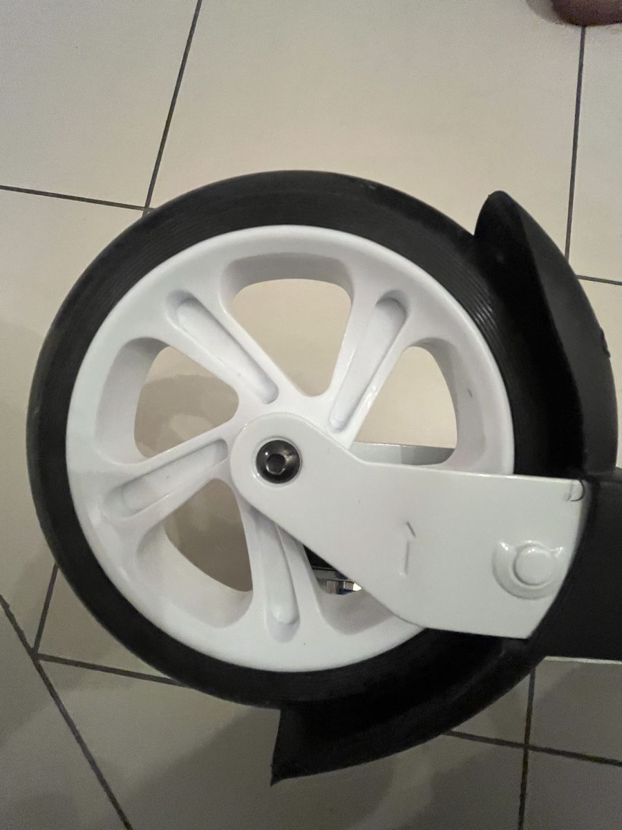 Micro Kickboard: Trottinette Micro Classic blanche – Neu (gemäss Beschreibung) aus St-Prex von SoLu21 2