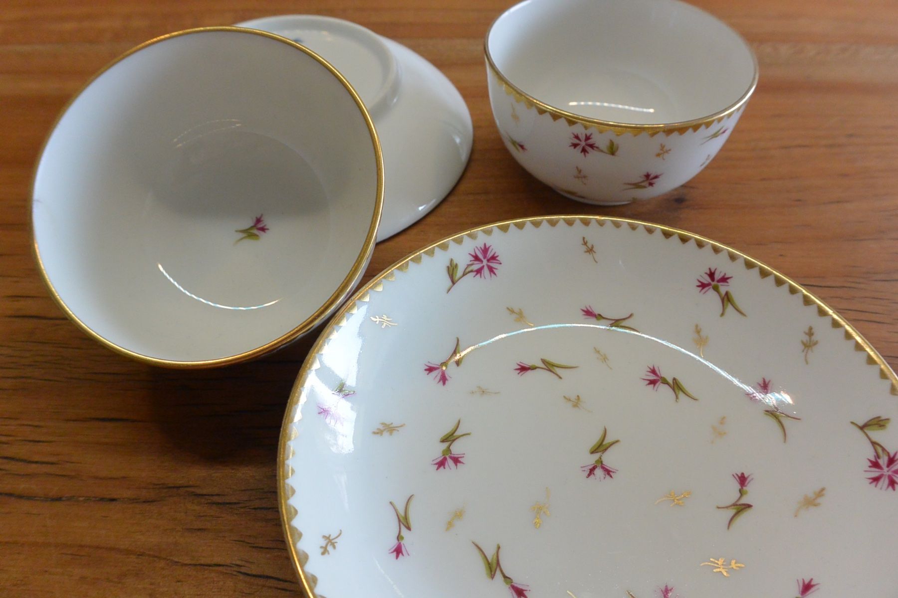 Set di piatti: Original Nyon Porcelain: 2 Koppchen mit Unterteller – Usato da Meilen venduto da stocki56 5