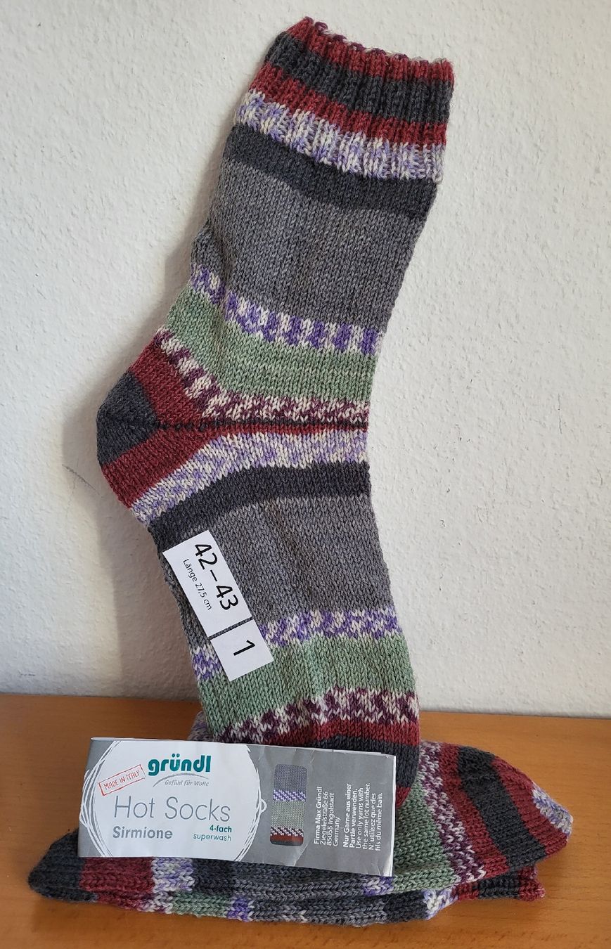 Socken: Socken 42-43 handgestrickt Nr.1 – Neu und originalverpackt aus Winterthur von Baer49