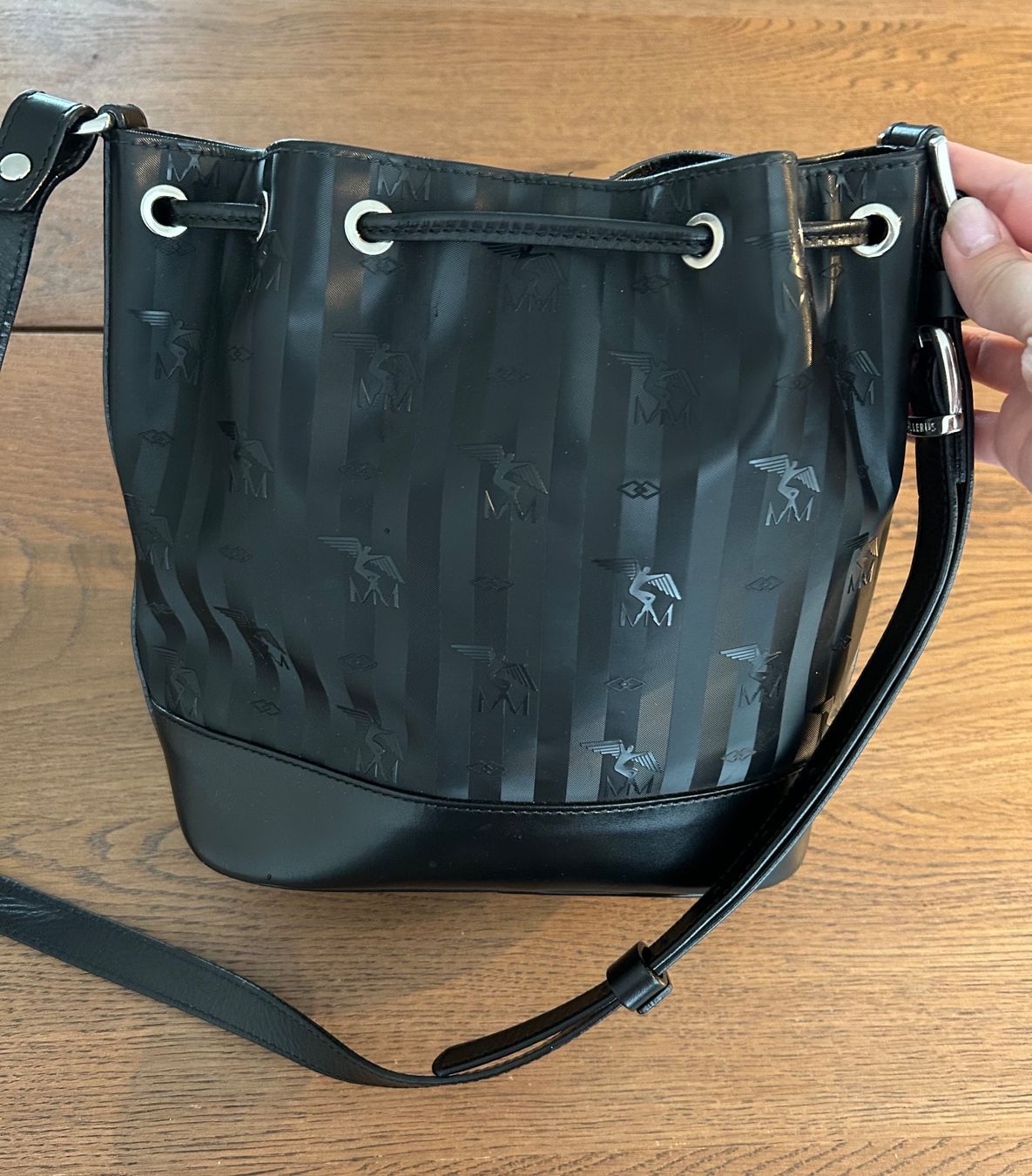 Maison Mollerus Taschen für Damen: Mollerus Beuteltasche schwarz/silber – Gebraucht aus Zürich von Evo-9 1