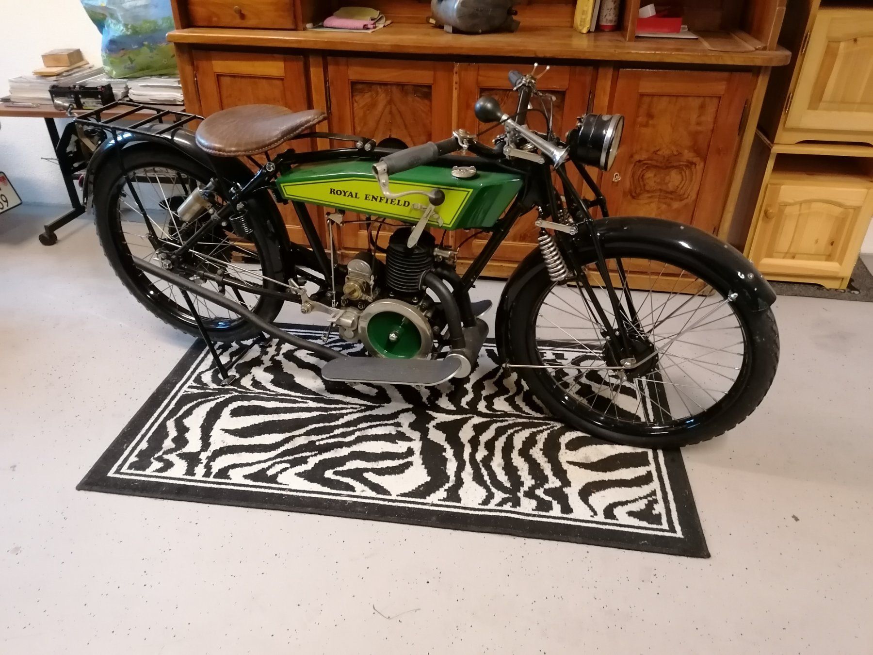 Royal Enfield Strada: Oldtimer Royal Enfield aus den 1920er Jahre – Usato da Giswil venduto da Xloopx