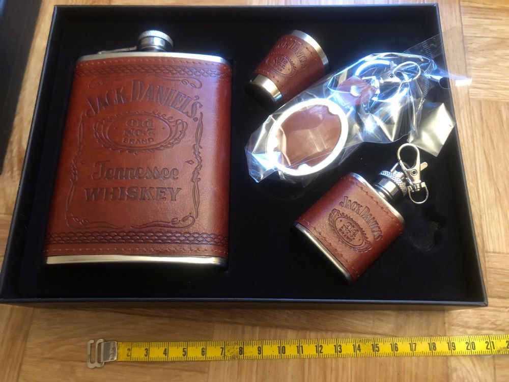 APOMOONS Flachmann Edelstahl 8oz - Auslaufsicher Mit Trichter Für Whiskey & Alkohol