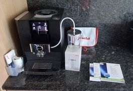 Jura Kaffeevollautomat Z10 Schwarz, mit Zubehör