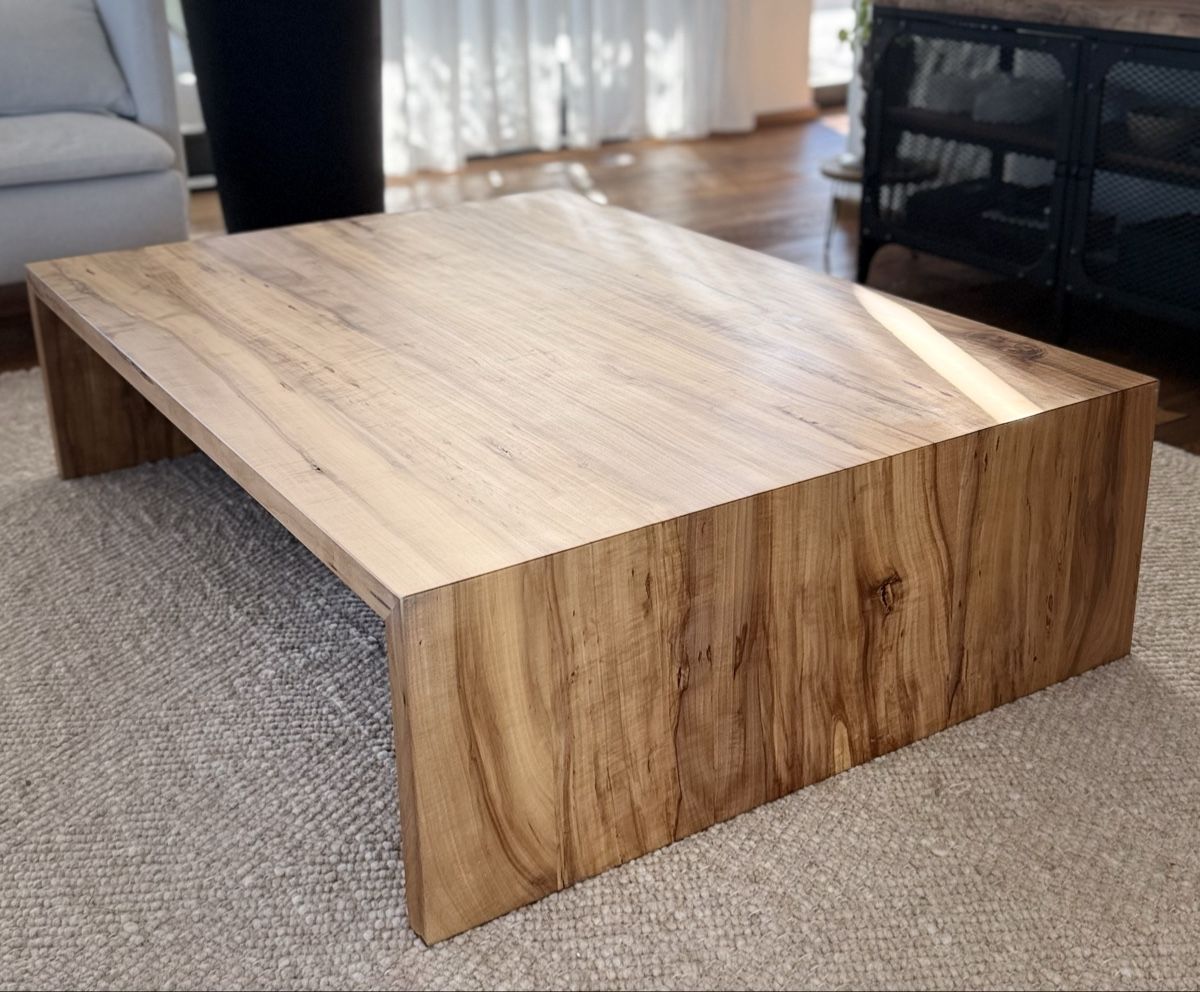Tische: Couchtisch aus Schweizer Apfelbaum  – Gebraucht aus Wiesendangen von Auri_0
